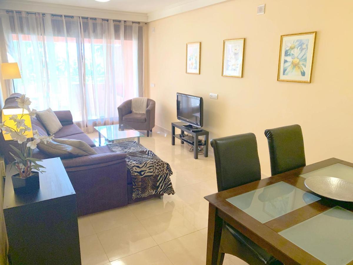 Salinas. Apartment For 4. Terrace/Parking/Pools/Gym/4Mins Beach Estepona Esterno foto