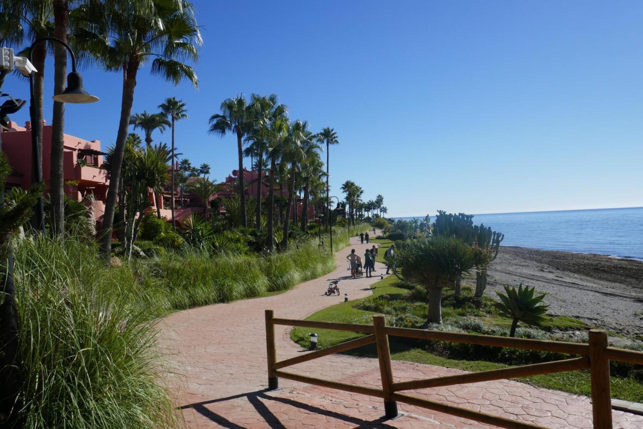 Salinas. Apartment For 4. Terrace/Parking/Pools/Gym/4Mins Beach Estepona Esterno foto