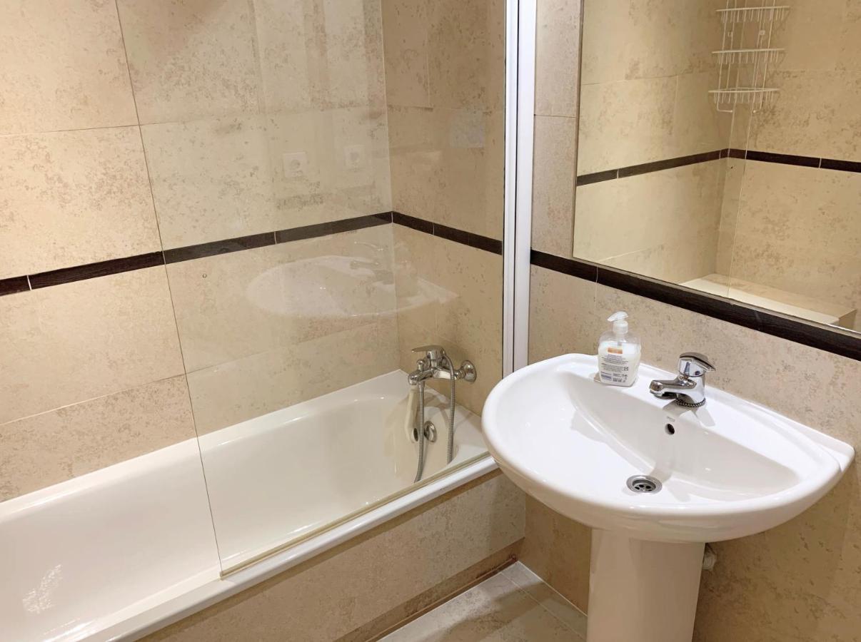 Salinas. Apartment For 4. Terrace/Parking/Pools/Gym/4Mins Beach Estepona Esterno foto