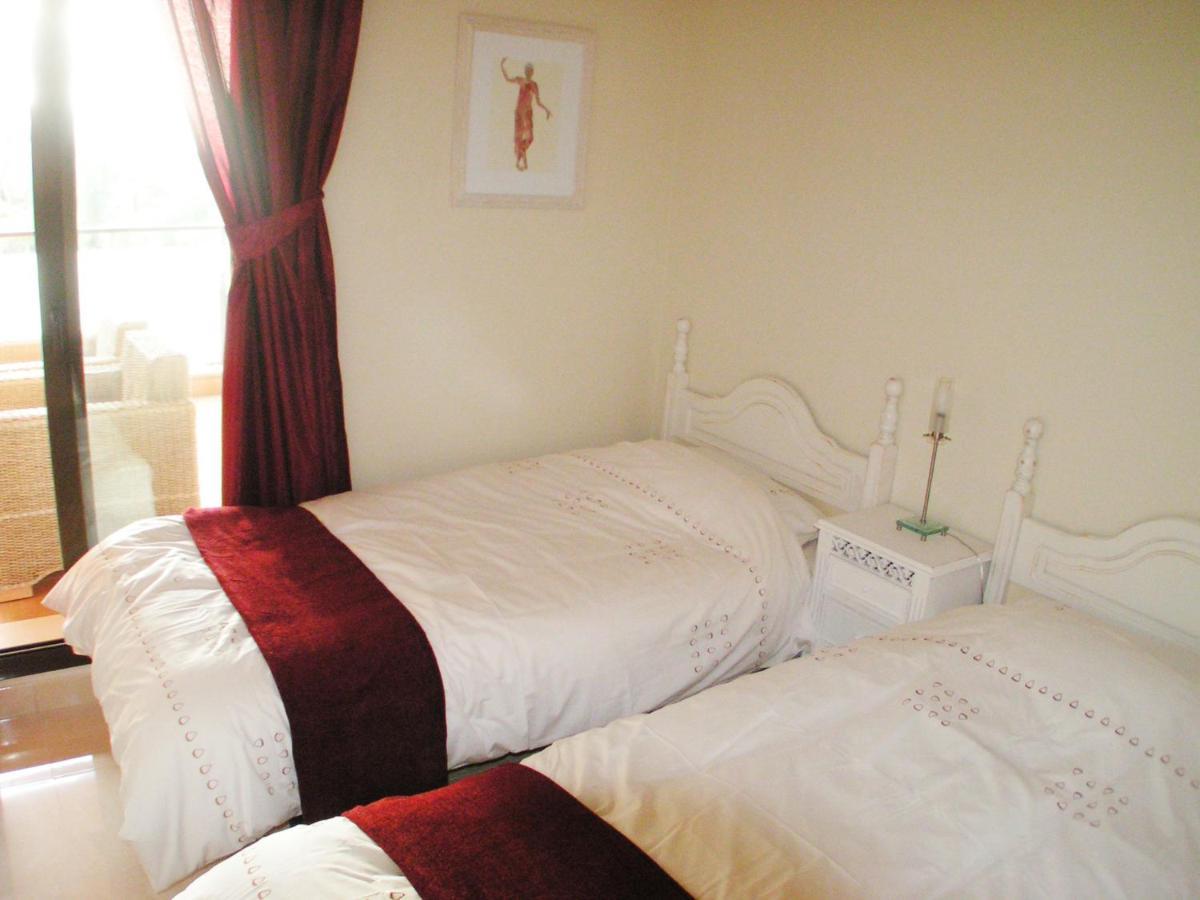 Salinas. Apartment For 4. Terrace/Parking/Pools/Gym/4Mins Beach Estepona Esterno foto