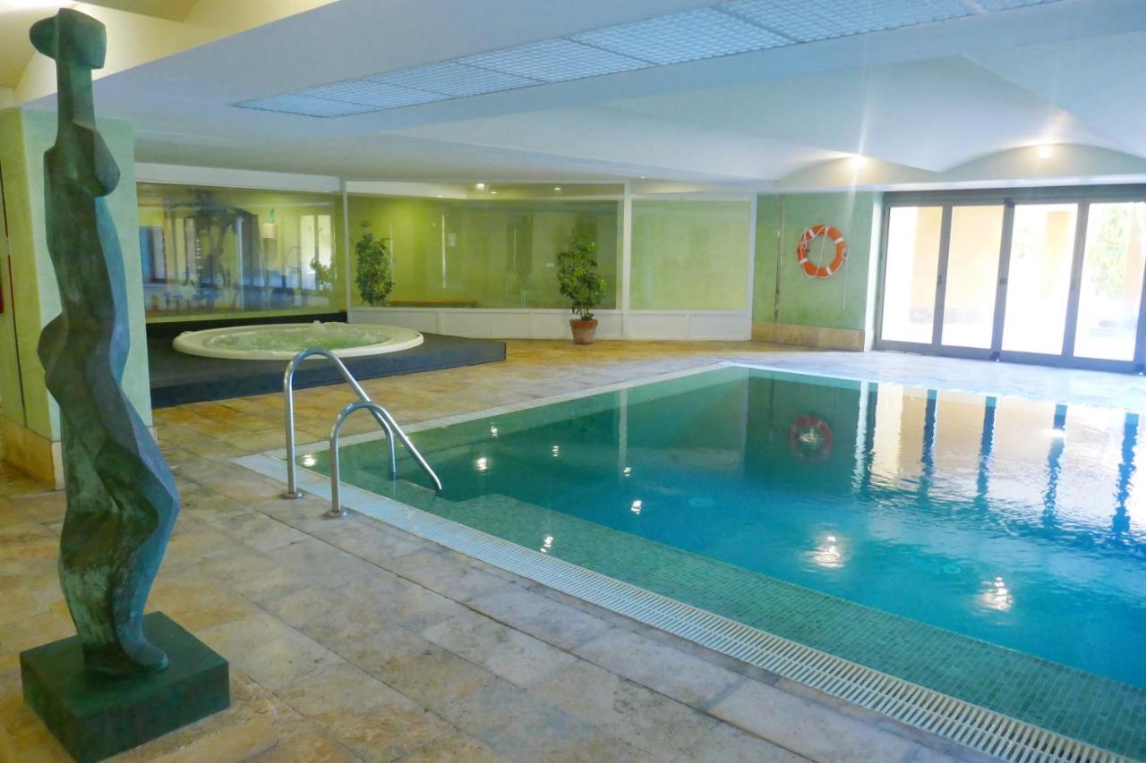 Salinas. Apartment For 4. Terrace/Parking/Pools/Gym/4Mins Beach Estepona Esterno foto