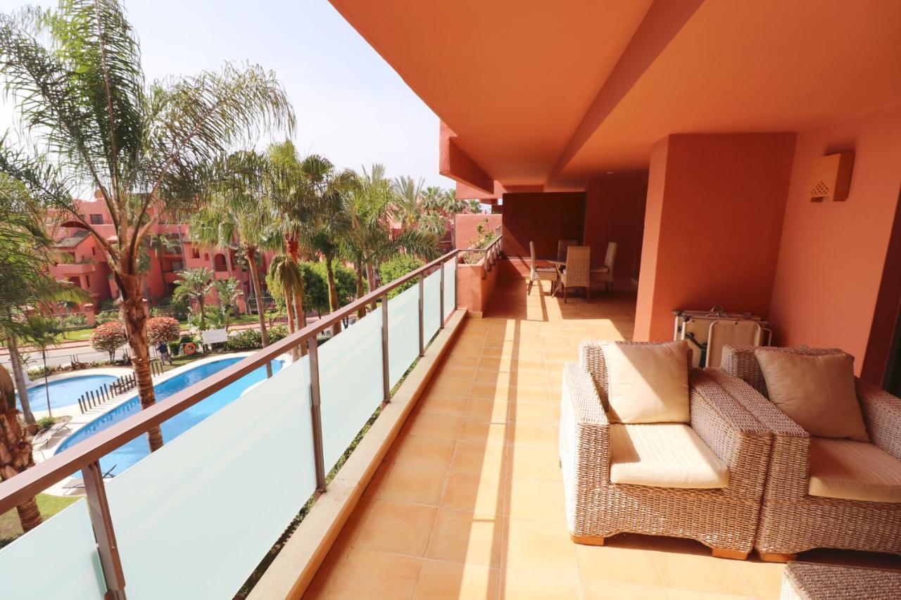 Salinas. Apartment For 4. Terrace/Parking/Pools/Gym/4Mins Beach Estepona Esterno foto