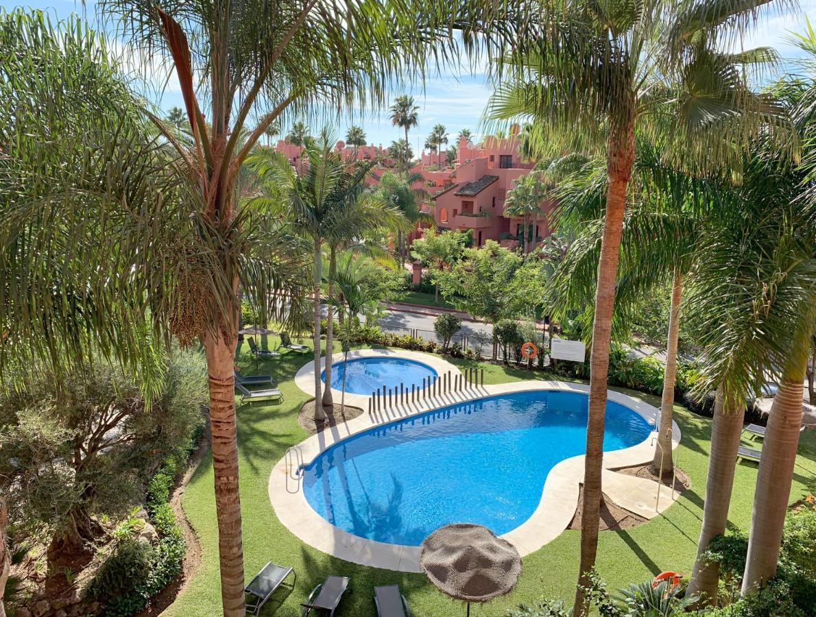 Salinas. Apartment For 4. Terrace/Parking/Pools/Gym/4Mins Beach Estepona Esterno foto