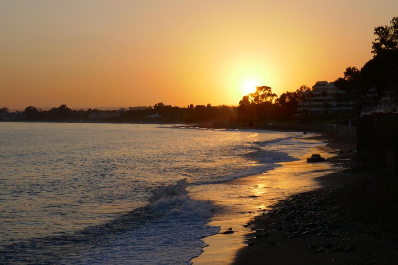 Salinas. Apartment For 4. Terrace/Parking/Pools/Gym/4Mins Beach Estepona Esterno foto