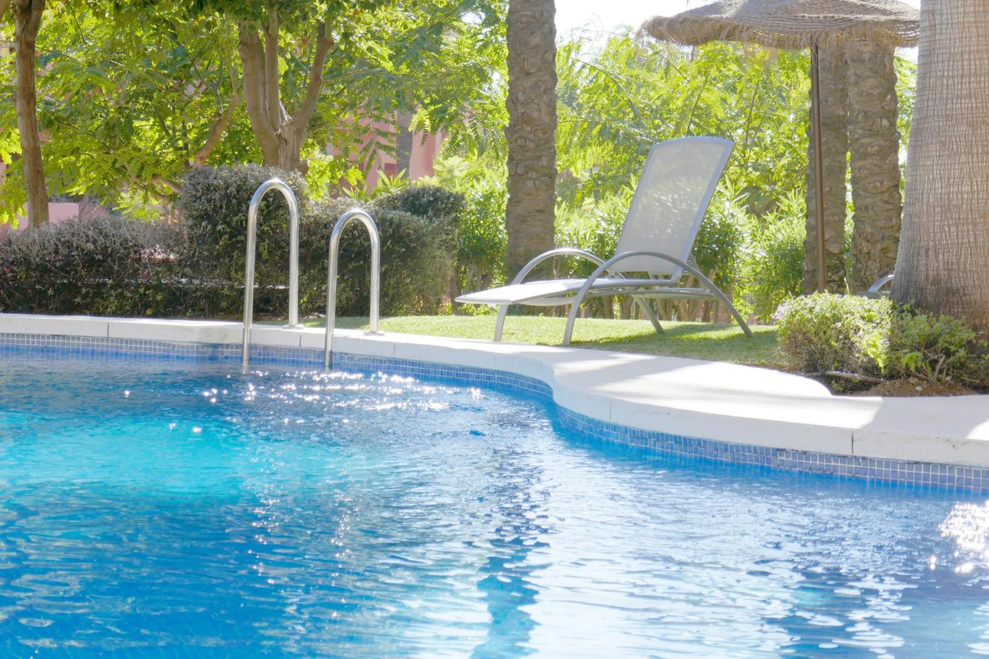 Salinas. Apartment For 4. Terrace/Parking/Pools/Gym/4Mins Beach Estepona Esterno foto
