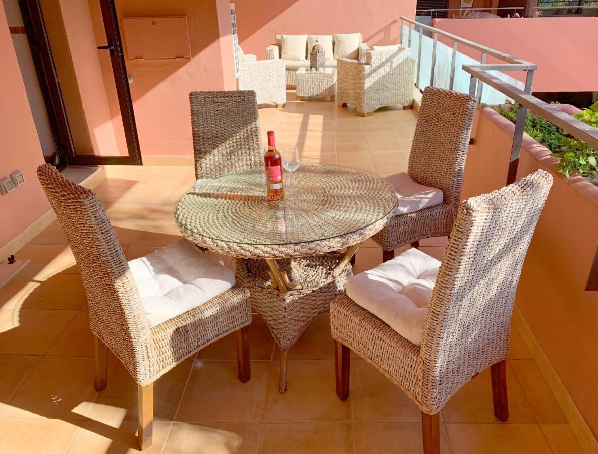 Salinas. Apartment For 4. Terrace/Parking/Pools/Gym/4Mins Beach Estepona Esterno foto