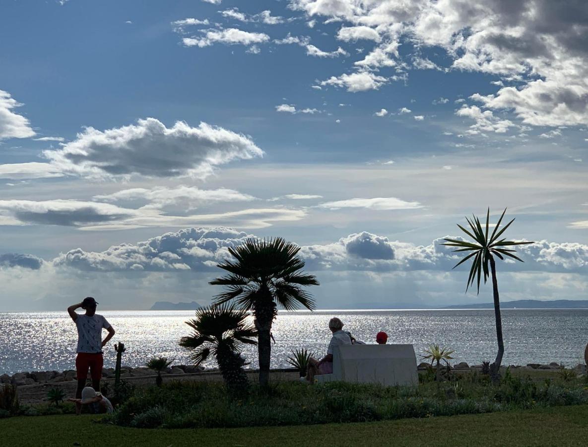 Salinas. Apartment For 4. Terrace/Parking/Pools/Gym/4Mins Beach Estepona Esterno foto