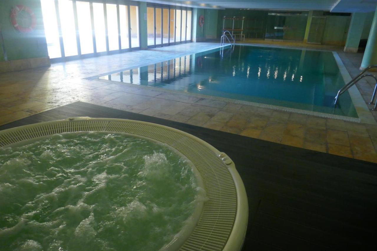 Salinas. Apartment For 4. Terrace/Parking/Pools/Gym/4Mins Beach Estepona Esterno foto